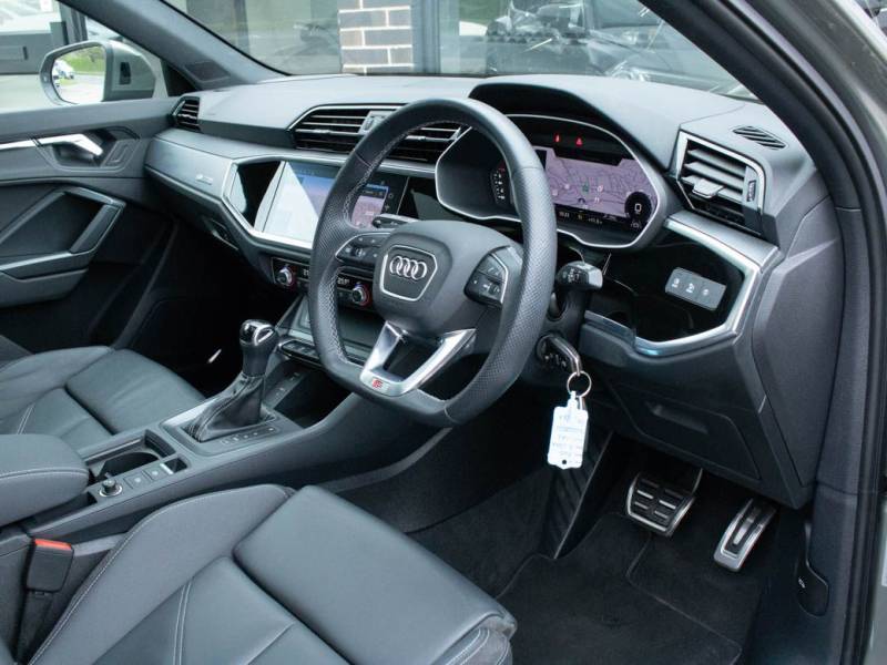 Audi Q3   Registered:2021(70)