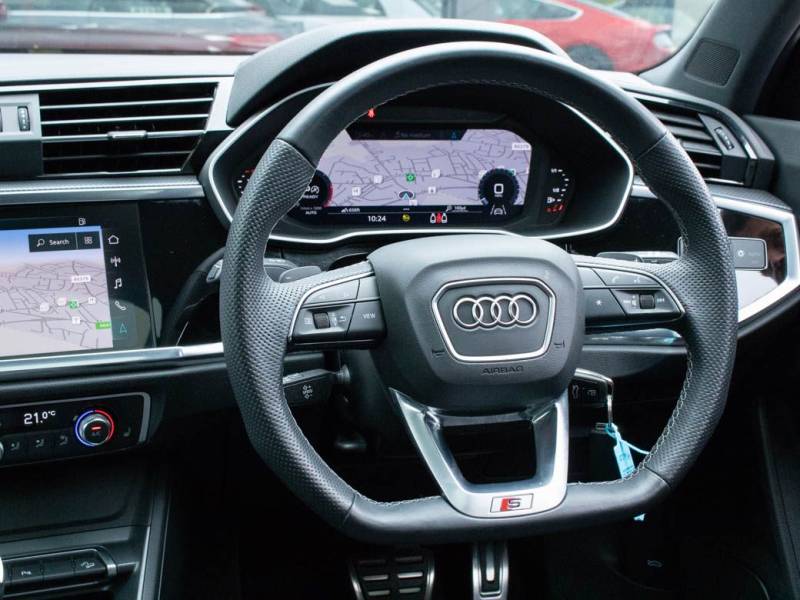 Audi Q3   Registered:2021(70)