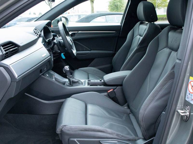 Audi Q3   Registered:2021(70)