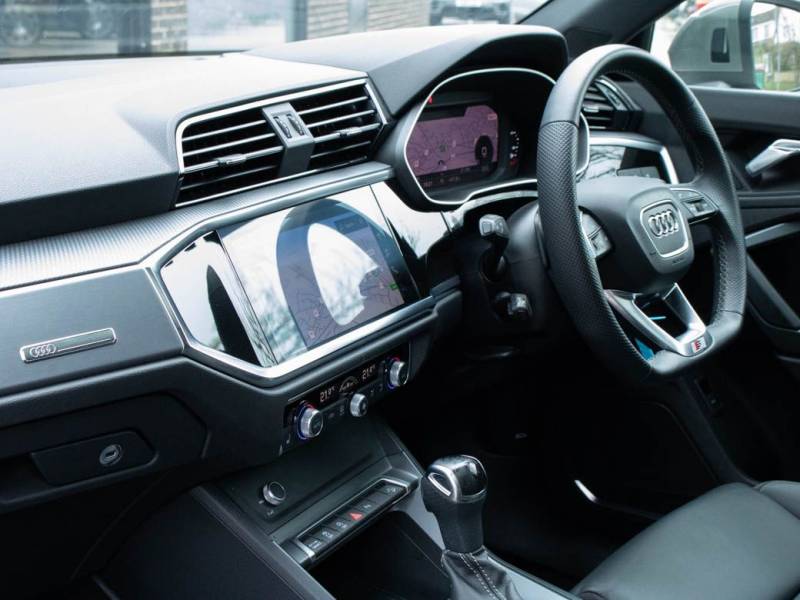 Audi Q3   Registered:2021(70)