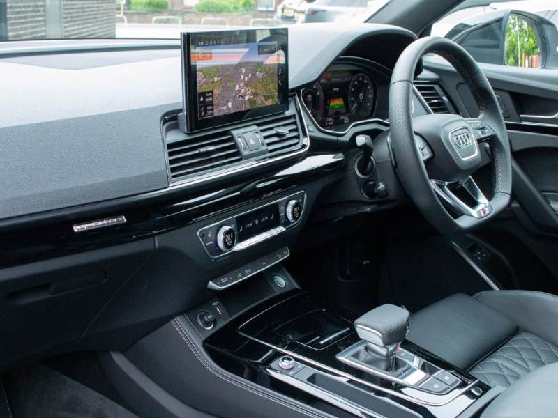 Audi Q5   Registered:2021(21)