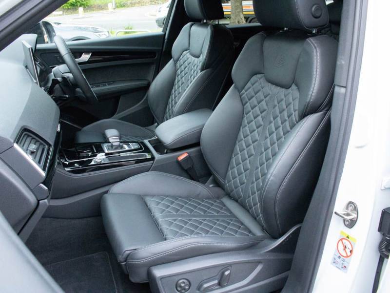 Audi Q5   Registered:2021(21)