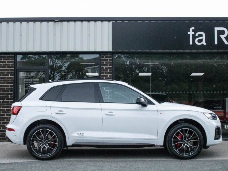 Audi Q5   Registered:2021(21)