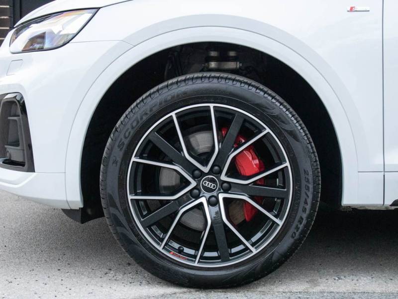 Audi Q5   Registered:2021(21)