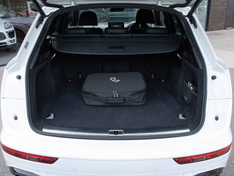 Audi Q5   Registered:2021(21)