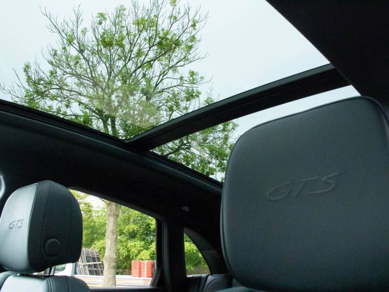 Porsche Macan   Registered:2016(66)
