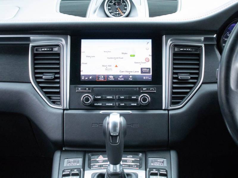 Porsche Macan   Registered:2016(66)