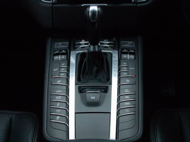 Porsche Macan   Registered:2016(66)