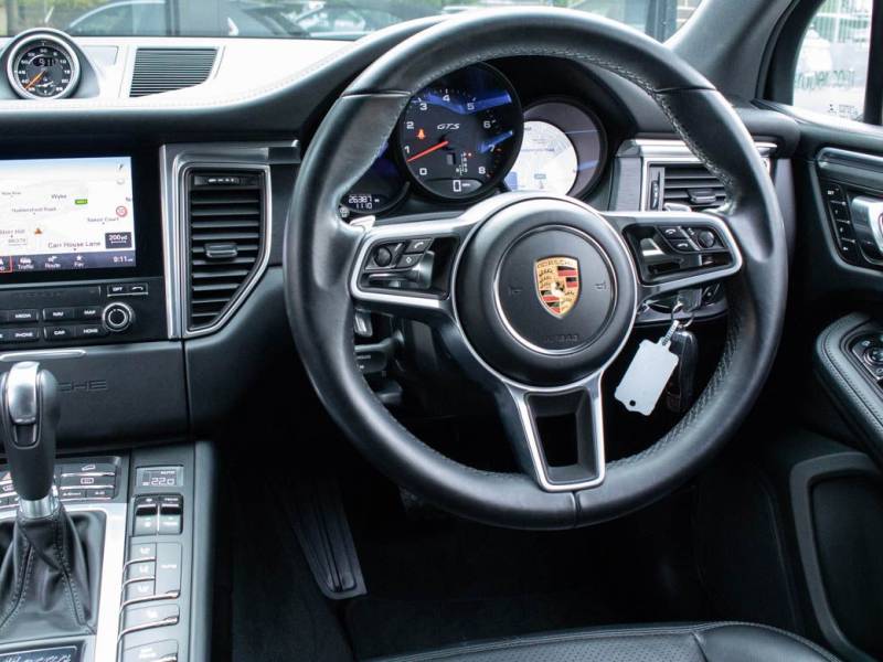 Porsche Macan   Registered:2016(66)