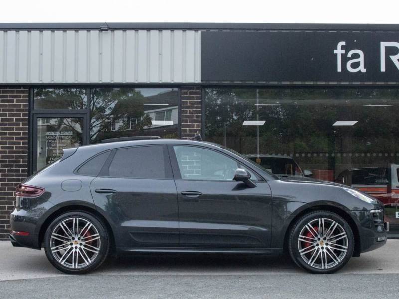 Porsche Macan   Registered:2016(66)