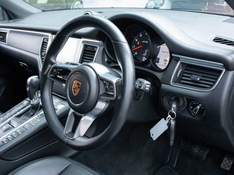 Porsche Macan   Registered:2016(66)