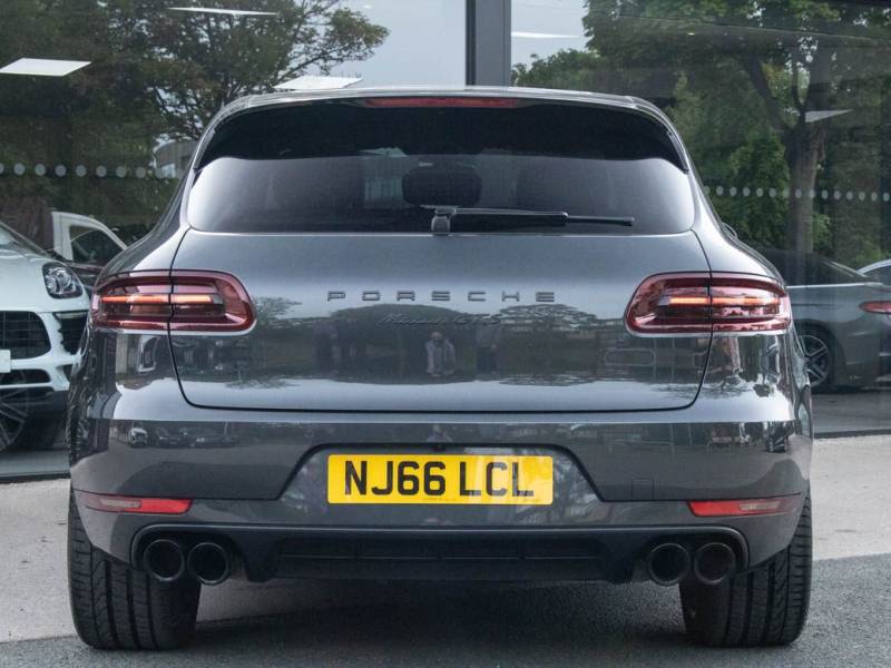 Porsche Macan   Registered:2016(66)