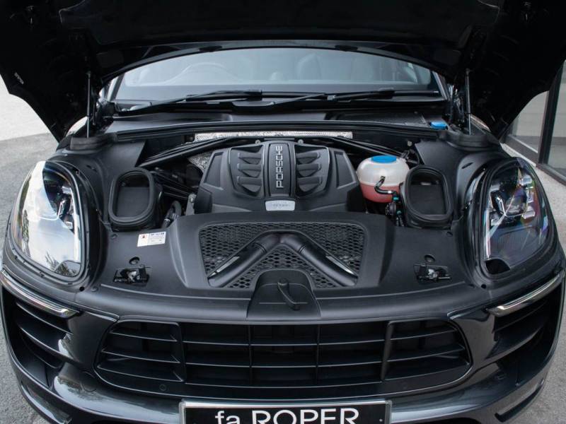 Porsche Macan   Registered:2016(66)