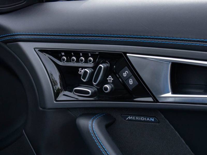 Jaguar F Type   Registered:2017(17)