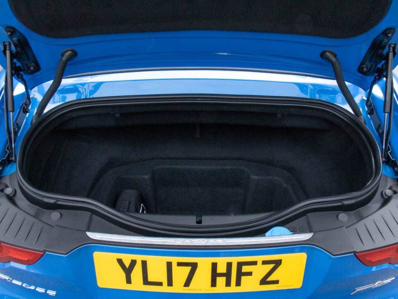 Jaguar F Type   Registered:2017(17)