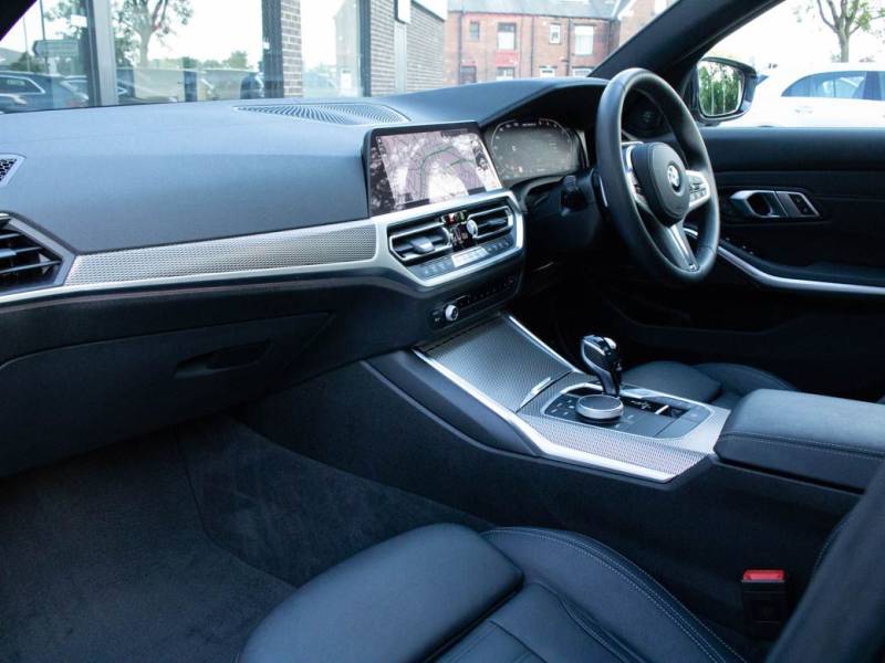 BMW 3 Series   Registered:2020(70)