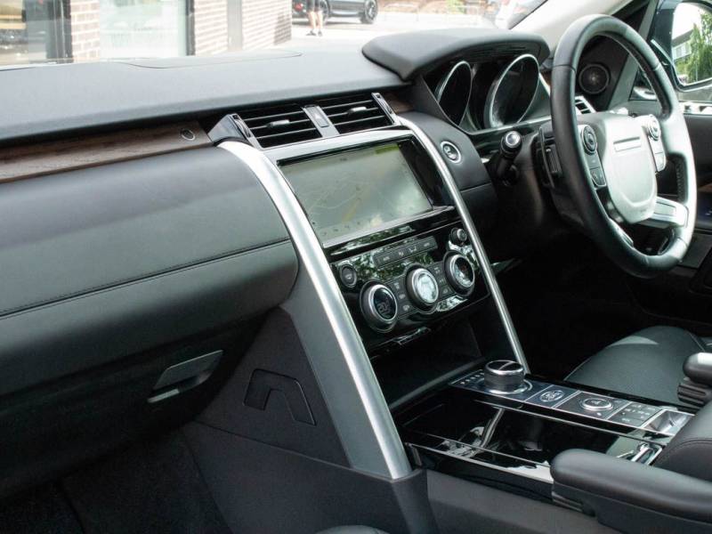 Land Rover Discovery   Registered:2017(67)