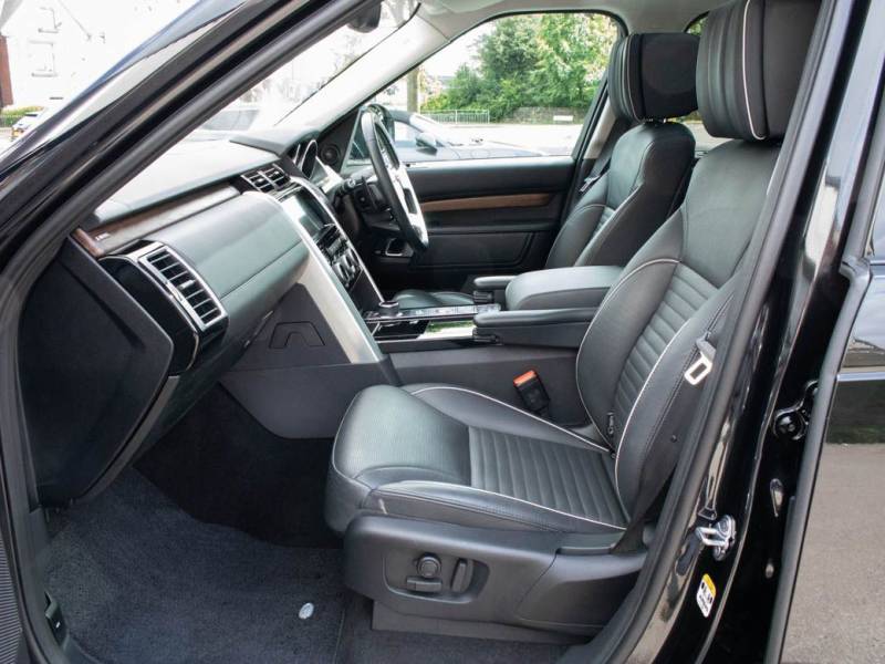 Land Rover Discovery   Registered:2017(67)