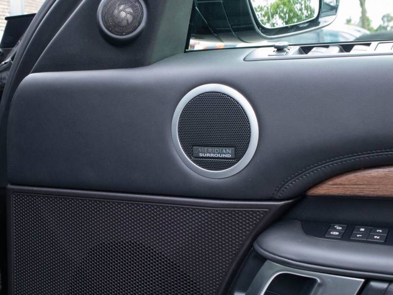 Land Rover Discovery   Registered:2017(67)