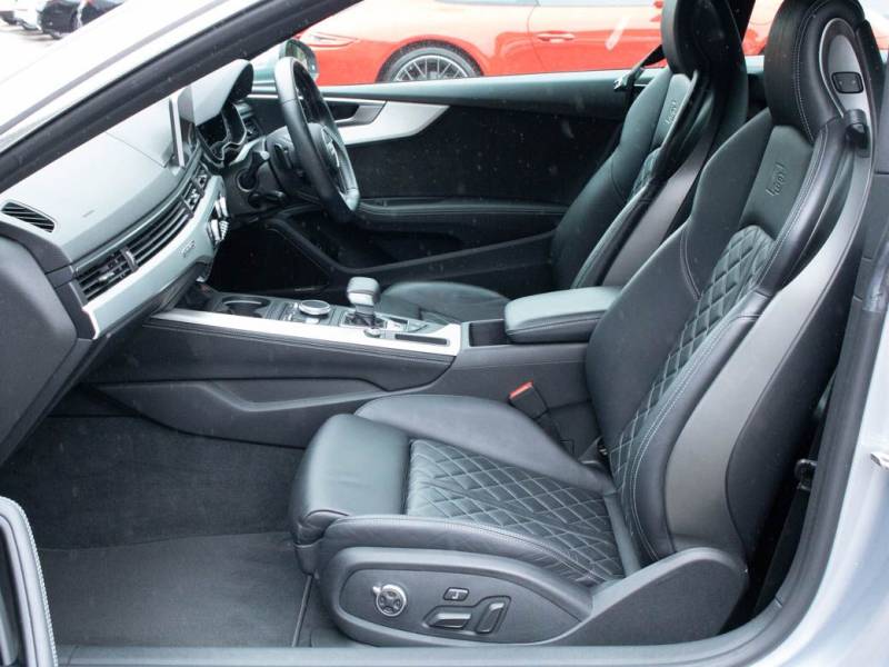 Audi A5   Registered:2017(17)