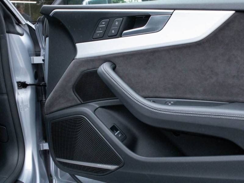 Audi A5   Registered:2017(17)