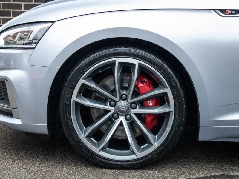 Audi A5   Registered:2017(17)