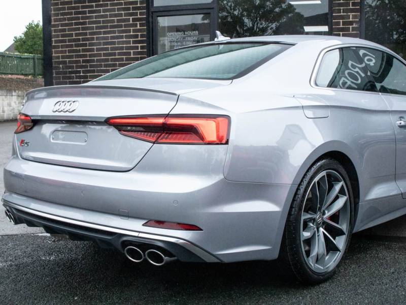 Audi A5   Registered:2017(17)