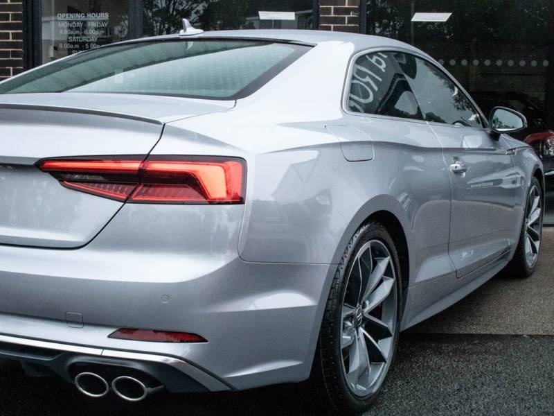 Audi A5   Registered:2017(17)