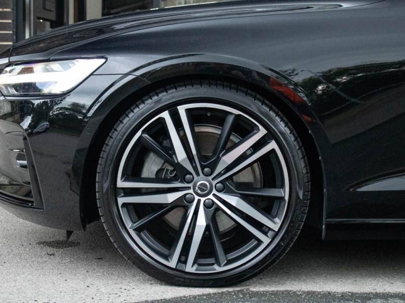 Volvo V60   Registered:2021(21)