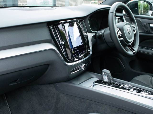 2021 Volvo V60 2.0 B5P MHEV Mild Hybrid R-Design Auto 250ps