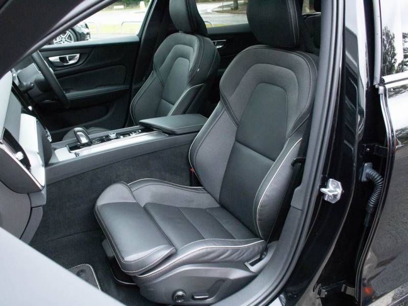 Volvo V60   Registered:2021(21)