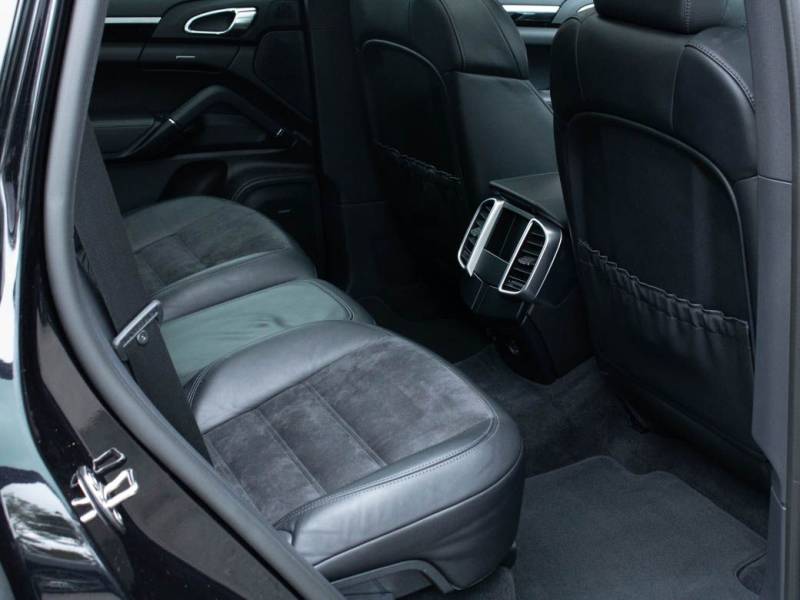 Porsche Cayenne   Registered:2016(66)