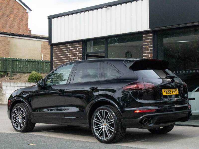 Porsche Cayenne   Registered:2016(66)