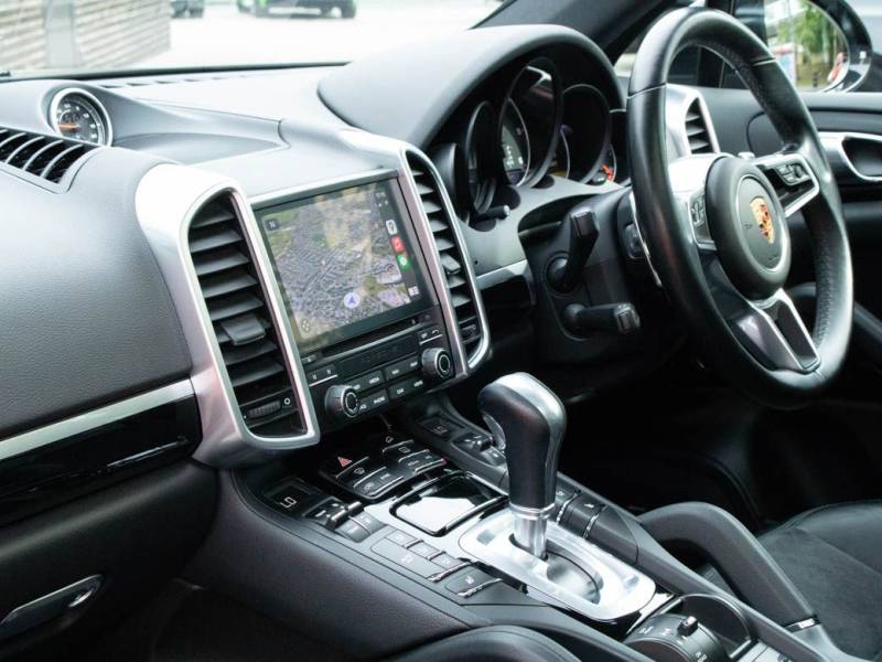 Porsche Cayenne   Registered:2016(66)