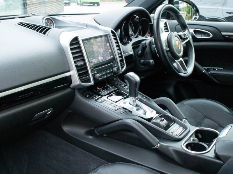 Porsche Cayenne   Registered:2016(66)