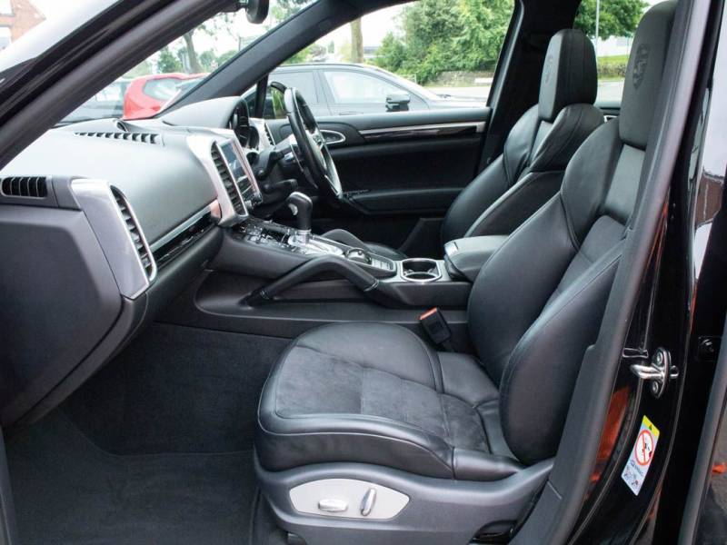 Porsche Cayenne   Registered:2016(66)