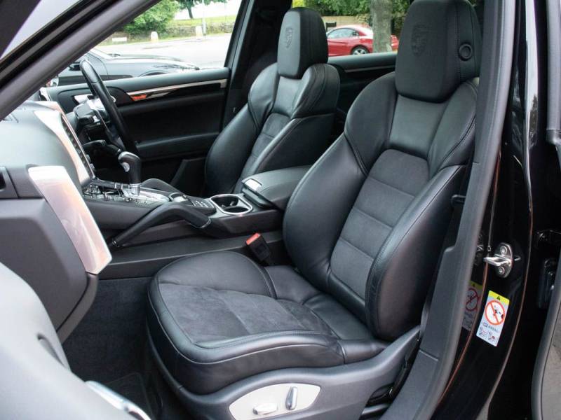 Porsche Cayenne   Registered:2016(66)