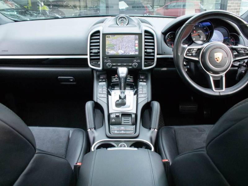 Porsche Cayenne   Registered:2016(66)