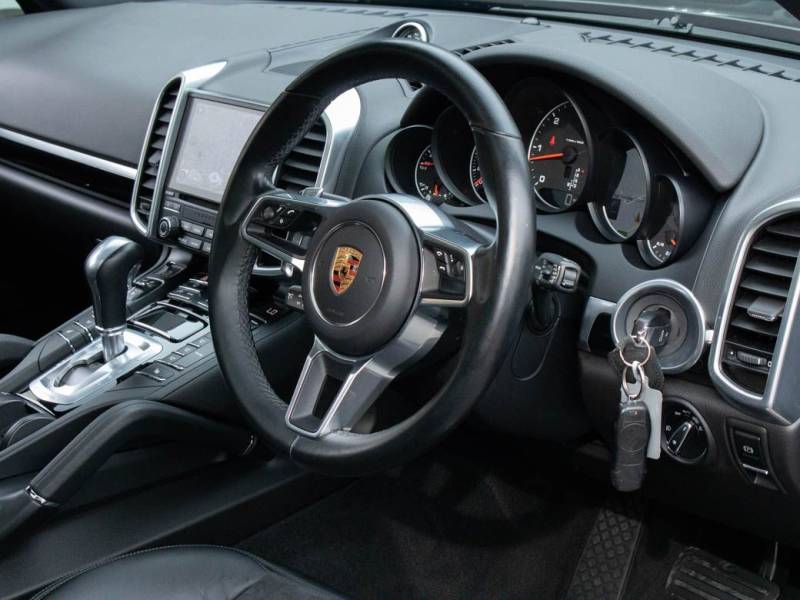 Porsche Cayenne   Registered:2016(66)