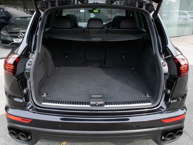 Porsche Cayenne   Registered:2016(66)