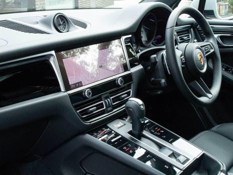 Porsche Macan   Registered:2022(22)