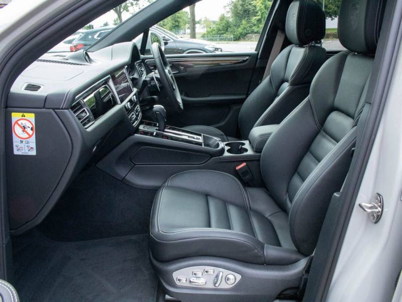 Porsche Macan   Registered:2022(22)