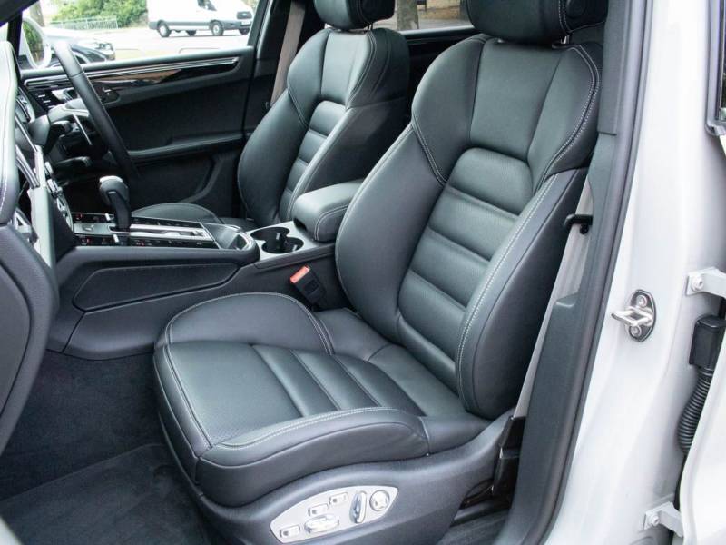 Porsche Macan   Registered:2022(22)