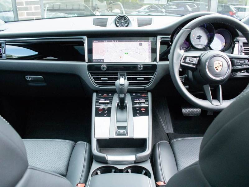 Porsche Macan   Registered:2022(22)