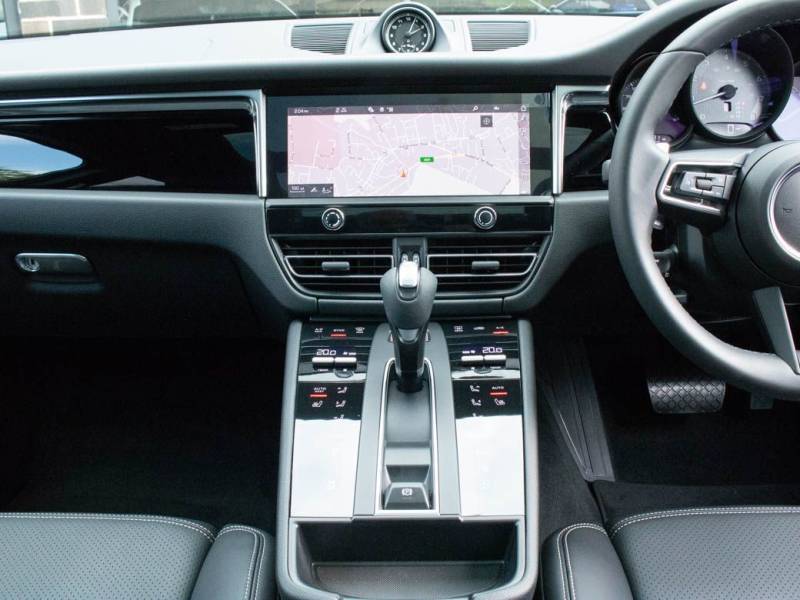 Porsche Macan   Registered:2022(22)