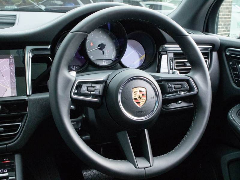 Porsche Macan   Registered:2022(22)