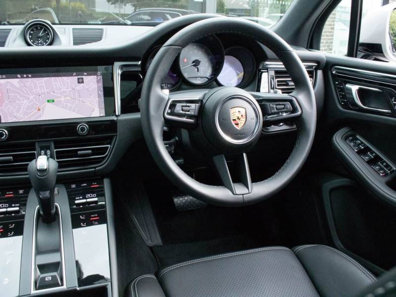 Porsche Macan   Registered:2022(22)