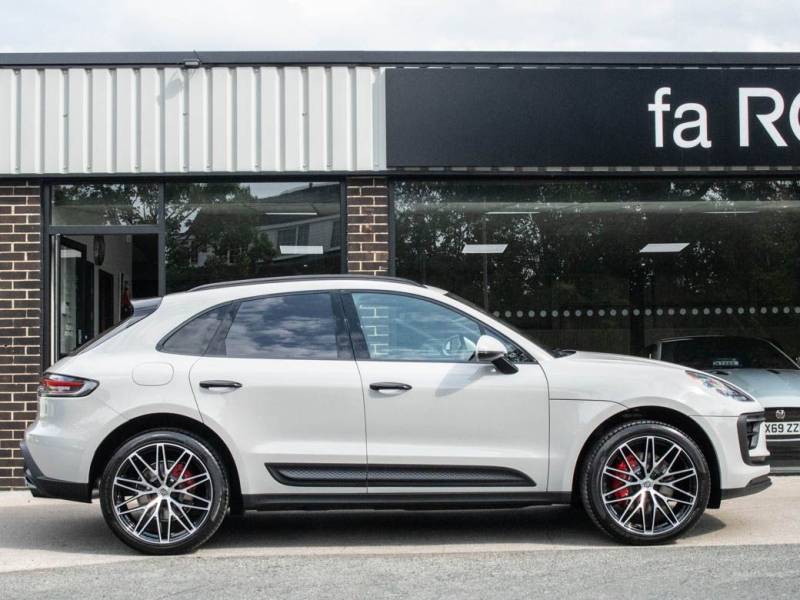 Porsche Macan   Registered:2022(22)