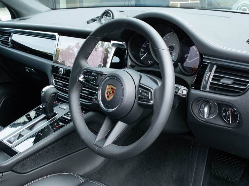 Porsche Macan   Registered:2022(22)
