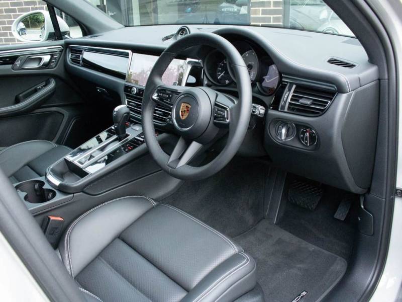 Porsche Macan   Registered:2022(22)
